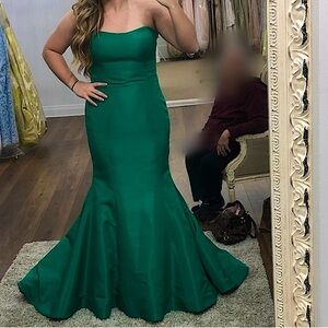 Sherri Hill Emerald Green Prom Dress